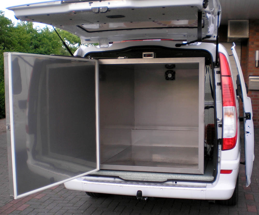 Mobiler Kühlcontainer im Kastenwagen mit 12 V Versorgung